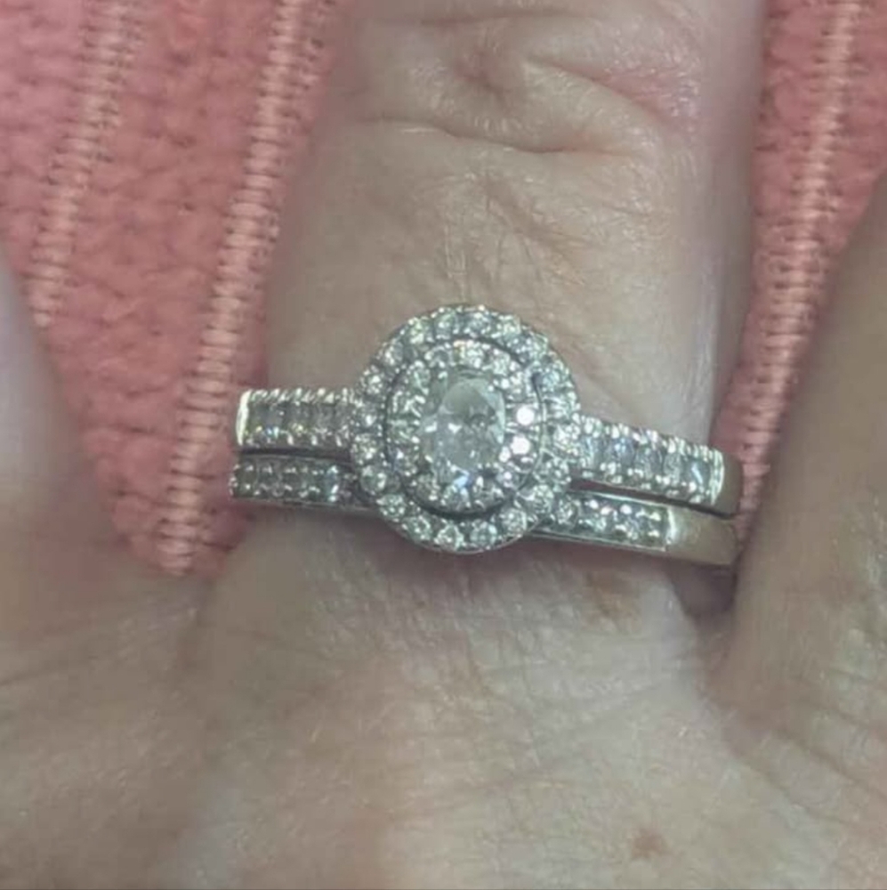 Elegant Silver Diamond Ring Set